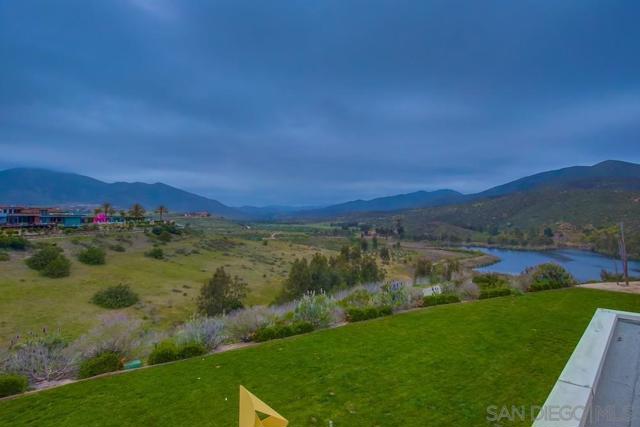 2885 Gate Three Place, Chula Vista CA: https://media.crmls.org/mediaz/9c2ef768-0a15-4709-bafa-a806324f0993.jpg