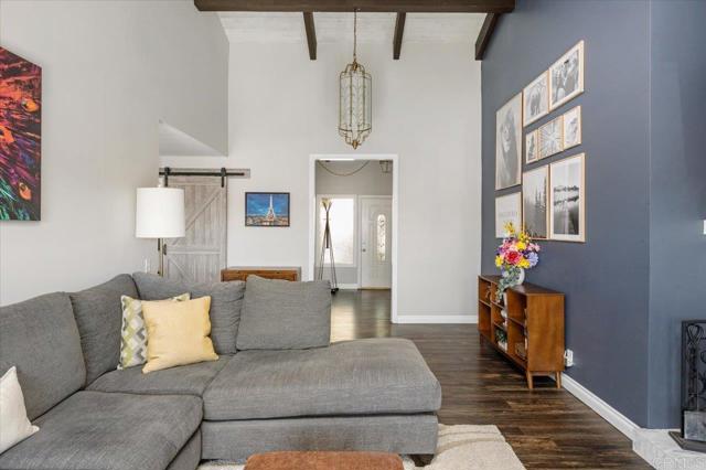 Detail Gallery Image 8 of 37 For 215 Cranston Crest, Escondido,  CA 92025 - 3 Beds | 2 Baths