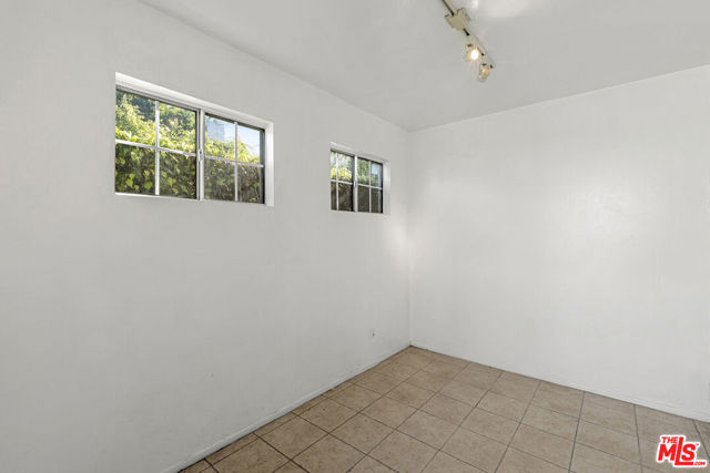 803 N Rexford Drive, Beverly Hills CA: https://media.crmls.org/mediaz/9c2fc06e-d3c0-4bff-8842-ca721e7cacba.jpg