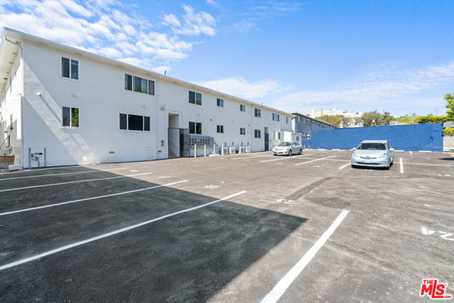 420 S Sepulveda Boulevard, Los Angeles CA: https://media.crmls.org/mediaz/9c2fe65b-7b49-41bf-acd1-37a2739bf850.jpg