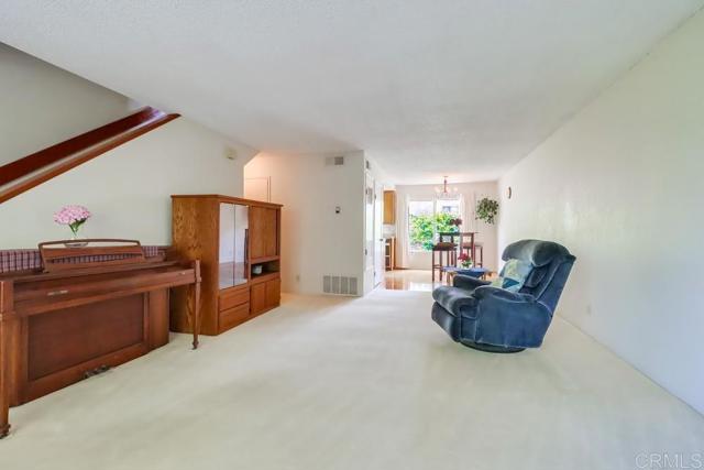 Detail Gallery Image 5 of 37 For 1762 Locust St #4,  San Diego,  CA 92106 - 2 Beds | 2/1 Baths