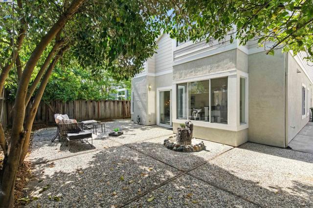 33243 Sunriver Cmn, Fremont CA: https://media.crmls.org/mediaz/9c305aec-8f68-4392-ade5-9cdaa42a493b.jpg