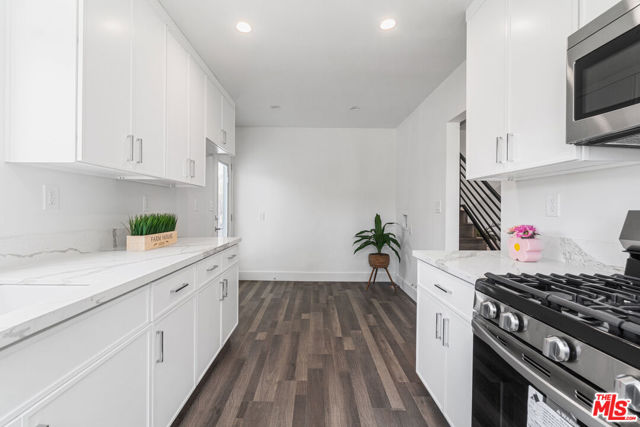 2912 Greenfield Avenue, Los Angeles CA: https://media.crmls.org/mediaz/9c3140ea-046d-4c83-b95c-7da1493cc75b.jpg