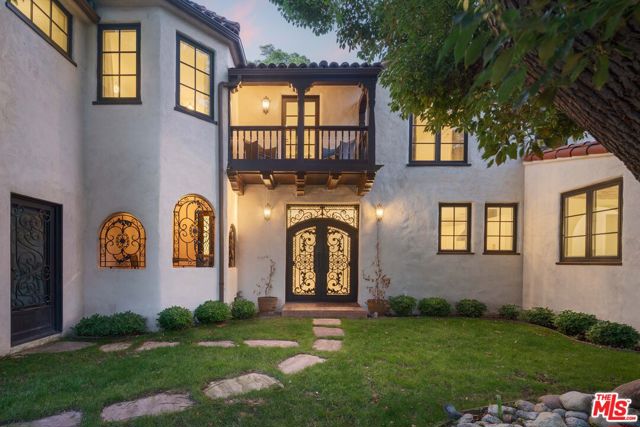 333 Virginia Avenue, Pasadena CA: https://media.crmls.org/mediaz/9c318101-8fe5-4863-87d0-d98fb51a6351.jpg