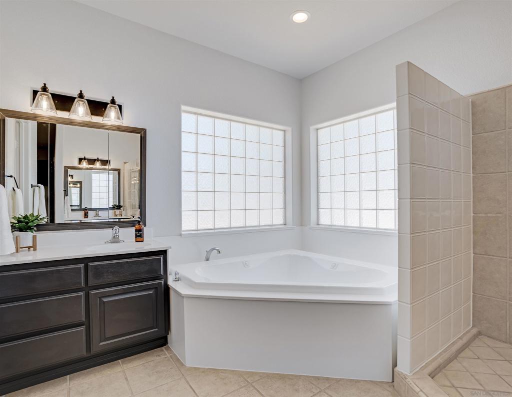 MLS #250036925SD image #17