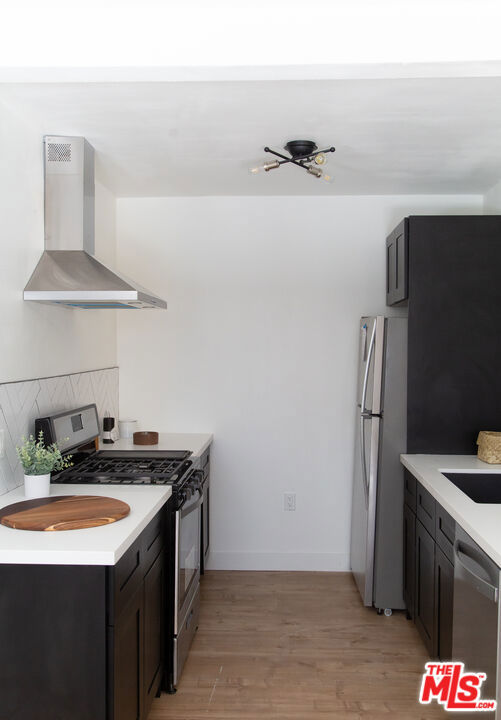 4938 Rosewood Avenue, Los Angeles CA: https://media.crmls.org/mediaz/9c32db56-d699-4750-9c7b-5bee41406f6d.jpg