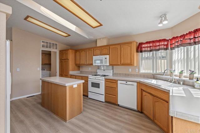 Detail Gallery Image 7 of 53 For 1401 El Norte Pkwy #42,  San Marcos,  CA 92069 - 3 Beds | 2 Baths
