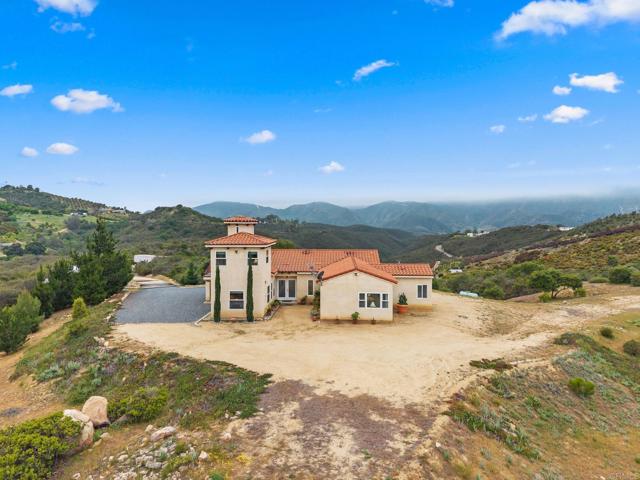 2389 Eric Road, Fallbrook CA: https://media.crmls.org/mediaz/9c33687e-3965-439b-a2d0-41a521071e3b.jpg