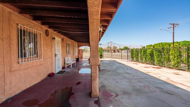 87329 Main St Street, Thermal CA: https://media.crmls.org/mediaz/9c337f19-003f-4462-be3c-09c975e28bd7.jpg