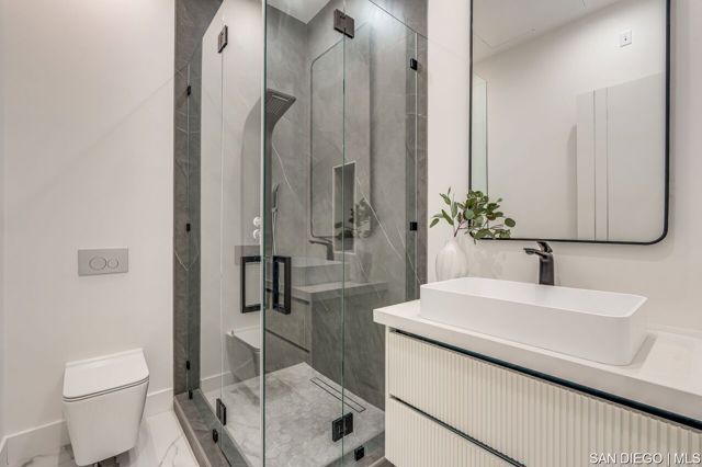 18386 Avenida Apice, Rancho Santa Fe CA: https://media.crmls.org/mediaz/9c33cbdb-0d97-4724-b0f2-5a09acd4766c.jpg