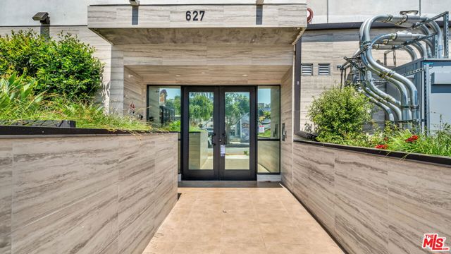 627 N Dillon Street, Los Angeles CA: https://media.crmls.org/mediaz/9c34342f-1982-4824-a1ee-a22f7e06a9d3.jpg