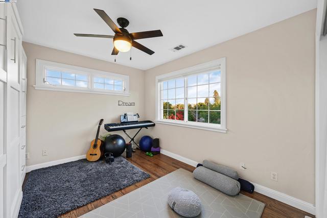 7872 Meadowbrook Ct, Pleasanton CA: https://media.crmls.org/mediaz/9c343640-aa0f-4f15-abca-58d0ef7db699.jpg