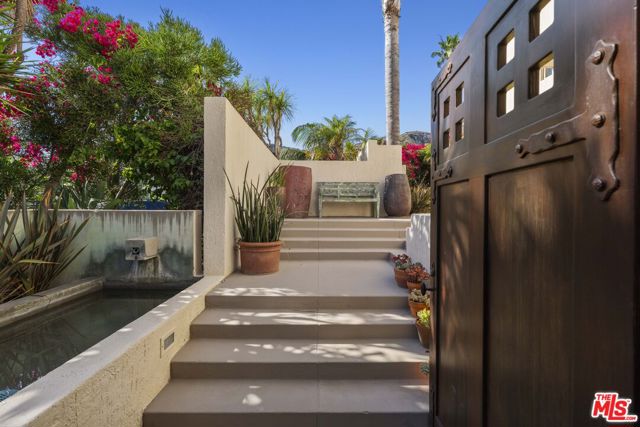 31851 Seafield Drive, Malibu CA: https://media.crmls.org/mediaz/9c34898d-cc0e-4f35-b535-f52170377b73.jpg