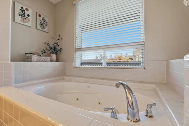 480 Winter Creek Way, Morgan Hill CA: https://media.crmls.org/mediaz/9c34920f-d730-4fa0-a608-6d7e447a92bc.jpg