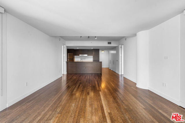 6250 HOLLYWOOD Boulevard, Los Angeles CA: https://media.crmls.org/mediaz/9c349a2b-9fb7-4230-94d3-d42fc4aad7cd.jpg