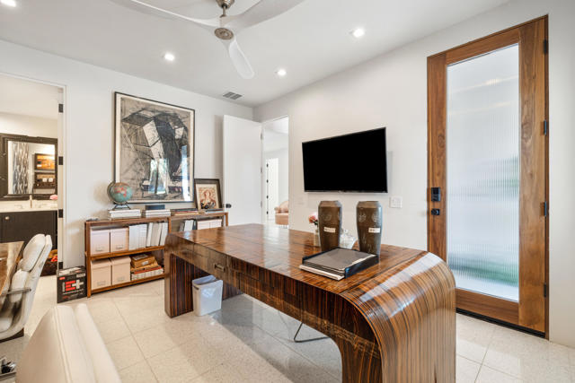 75465 Montecito Drive, Indian Wells CA: https://media.crmls.org/mediaz/9c34c4b2-26ef-49d3-a445-f47d819cedb9.jpg