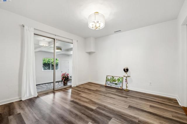 37107 Holly St, Fremont CA: https://media.crmls.org/mediaz/9c351f9b-1978-4552-836c-16554d2a6f14.jpg