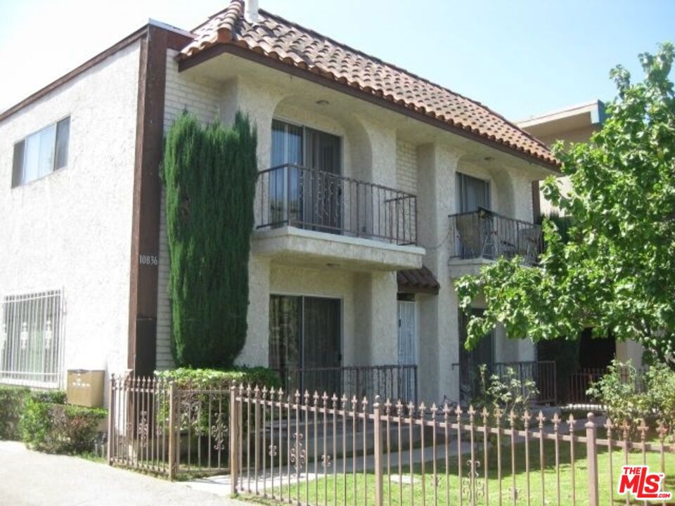 10836 CAMARILLO Street #3