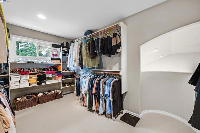 Image 28 of 59 For 7828 Foothill Knolls Dr