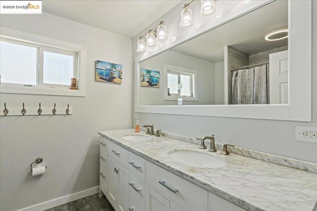 3164 Bixler Rd, Brentwood CA: https://media.crmls.org/mediaz/9c368bc7-706d-4403-aaea-49a46d9f4724.jpg