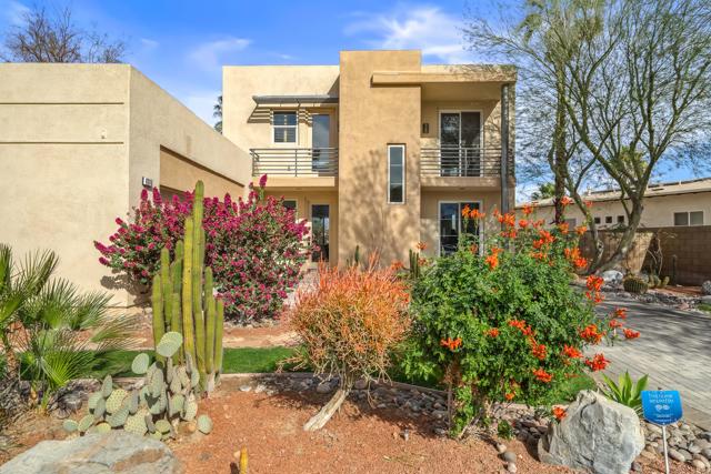 4315 Vantage Lane, Palm Springs CA: https://media.crmls.org/mediaz/9c36c28f-dd91-4b2d-93e2-0f05c6c4f5f1.jpg