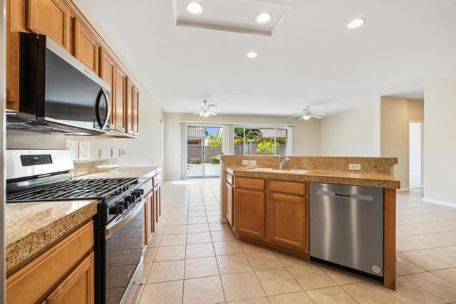 78687 Stansbury Court, Palm Desert CA: https://media.crmls.org/mediaz/9c370a31-152f-4397-b580-a269627505d2.jpg
