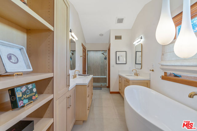 Image 40 of 50 For 706 Navy Street