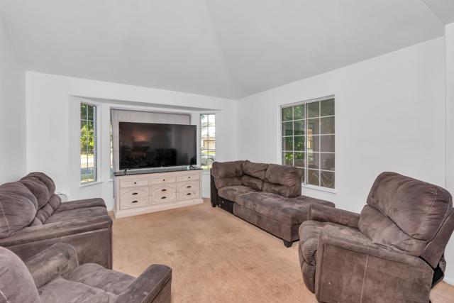 1928 Davis Drive, Los Banos CA: https://media.crmls.org/mediaz/9c374001-756b-4f51-b66f-ce6fe0da8dc9.jpg