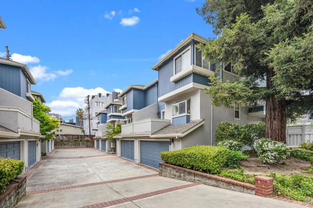 8 Arch Street, Redwood City CA: https://media.crmls.org/mediaz/9c37b2fc-c560-453a-b694-d8ac4f444b05.jpg