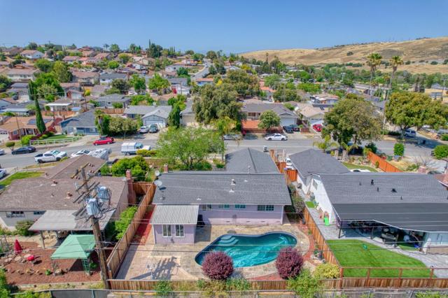 596 Savstrom Way, San Jose CA: https://media.crmls.org/mediaz/9c382645-41e5-432f-9862-9511b6d299e5.jpg