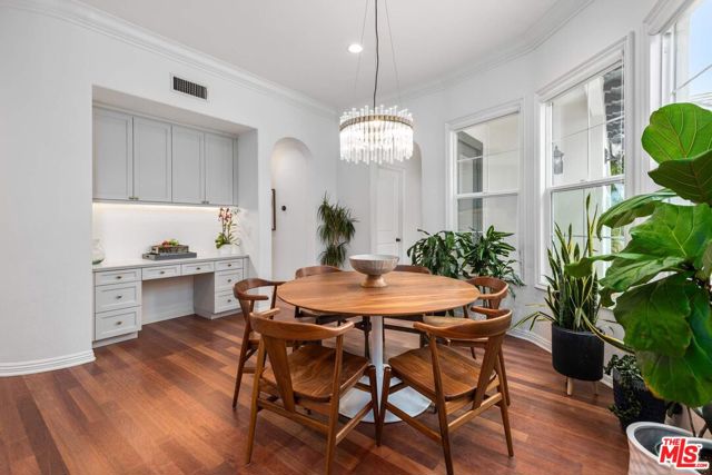 4110 Prado De Los Zorros, Calabasas CA: https://media.crmls.org/mediaz/9c38eaff-b160-4e56-ab27-da5d5dc0ee45.jpg