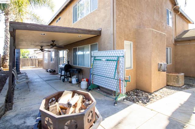 3985 S Coral Ct, Discovery Bay CA: https://media.crmls.org/mediaz/9c395528-f67c-43c1-9e77-5655b793b4be.jpg