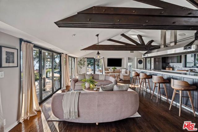 7840 Torreyson Drive, Los Angeles CA: https://media.crmls.org/mediaz/9c3967f9-b062-4dea-a0e7-a74730d2f549.jpg