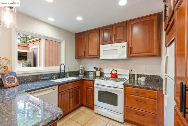 3055 TREAT BLVD, Concord CA: https://media.crmls.org/mediaz/9c3983da-8f6f-4013-ae4b-27285a45d515.jpg