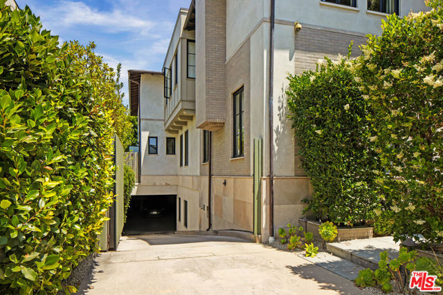 434 Mansfield Avenue, Los Angeles, California 90036, 7 Bedrooms Bedrooms, ,9 BathroomsBathrooms,Single Family Residence,For Sale,Mansfield,24419179