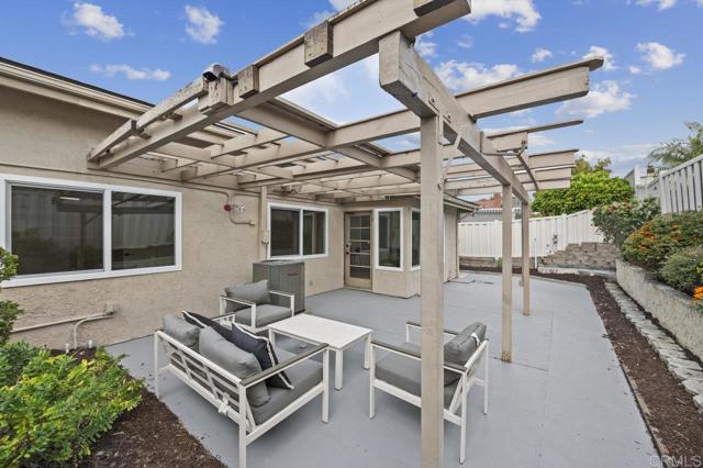 Detail Gallery Image 19 of 26 For 4253 Shadow Ln, Oceanside,  CA 92056 - 2 Beds | 2 Baths