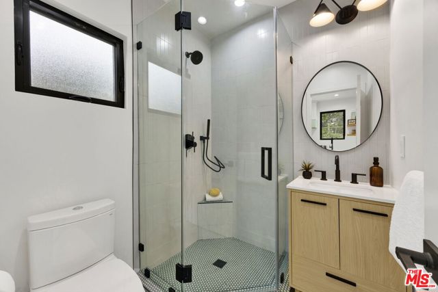 12469 Greene Avenue, Los Angeles CA: https://media.crmls.org/mediaz/9c39e4c6-585c-4814-8dc2-f3d20481bab5.jpg