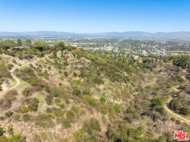 13420 Sidney Drive, Sherman Oaks CA: https://media.crmls.org/mediaz/9c39f236-7b62-433b-b4aa-777ccedb3f90.jpg