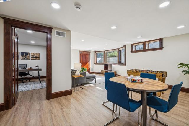 1335 Grove St, Alameda CA: https://media.crmls.org/mediaz/9c3a2051-e9e8-46a5-878b-8f35e5727b69.jpg