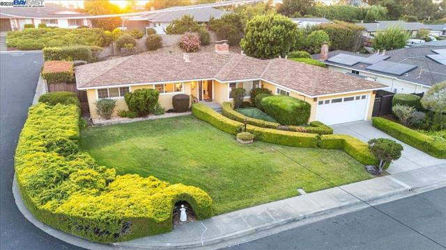 25631 Paul Ct, Hayward CA: https://media.crmls.org/mediaz/9c3a59e0-86dd-4c99-b724-bc538b63e05a.jpg