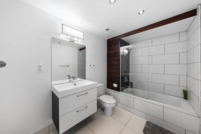 702 Ash St, San Diego CA: https://media.crmls.org/mediaz/9c3abf02-6513-4bd3-9034-262a6111e7c5.jpg
