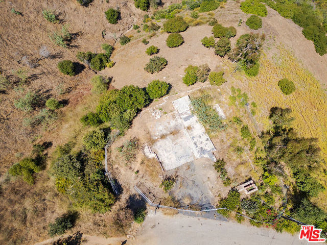 1510 N Tigertail Road, Los Angeles CA: https://media.crmls.org/mediaz/9c3acfeb-3a49-4c89-87a0-fd6217007aa2.jpg
