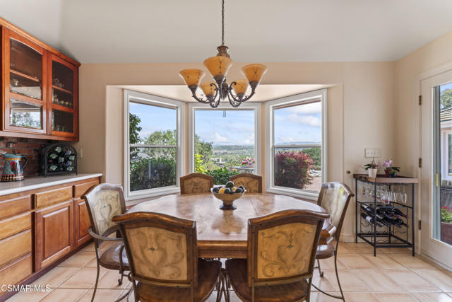 10885 Citrus Drive, Moorpark CA: https://media.crmls.org/mediaz/9c3af7eb-b2ac-41a4-96ab-b5b2a37a4652.jpg
