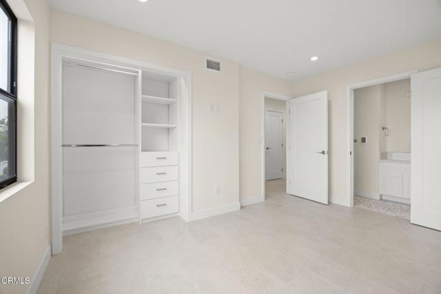 1194 Kingston Lane, Ventura CA: https://media.crmls.org/mediaz/9c3b18f0-0bb3-43d7-ba9e-e7e0c2fd584f.jpg