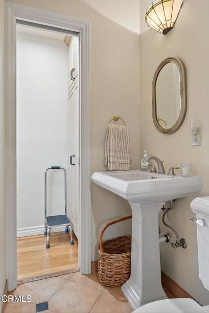 332 Carol Drive, Ventura CA: https://media.crmls.org/mediaz/9c3b27a1-f04d-45cc-8d1a-f065e761c6a3.jpg