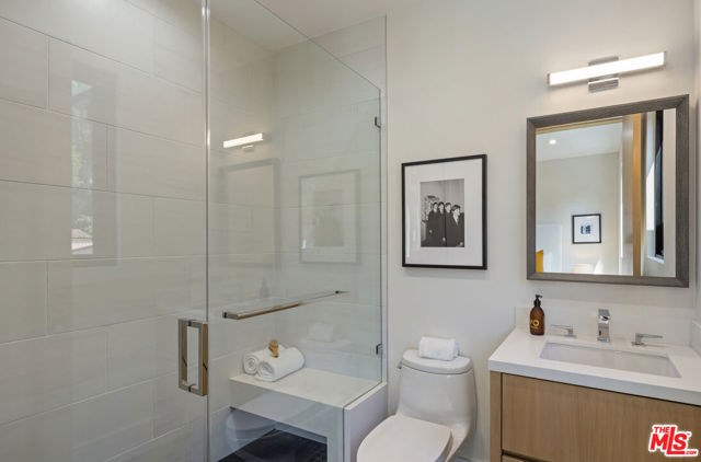 1530 N Beverly Drive, Beverly Hills CA: https://media.crmls.org/mediaz/9c3b6e4b-3804-4601-9d2e-218c275e2f20.jpg