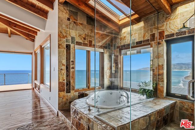 7007 Birdview Avenue, Malibu CA: https://media.crmls.org/mediaz/9c3b9231-fc6a-44d8-a0b0-6025e6c4a074.jpg