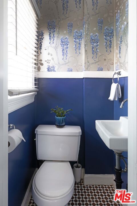 1569 S Orange Grove Avenue, Los Angeles CA: https://media.crmls.org/mediaz/9c3c0589-43cd-419c-88d6-5b604994ca2a.jpg