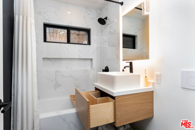 2342 S Garth Avenue, Los Angeles CA: https://media.crmls.org/mediaz/9c3c2425-bd7b-4243-abfe-038d58743f23.jpg