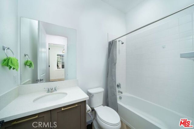 19278 Blackthorn Drive, Santa Clarita CA: https://media.crmls.org/mediaz/9c3c8171-8a5f-4b82-a203-f7ca2bdb506d.jpg